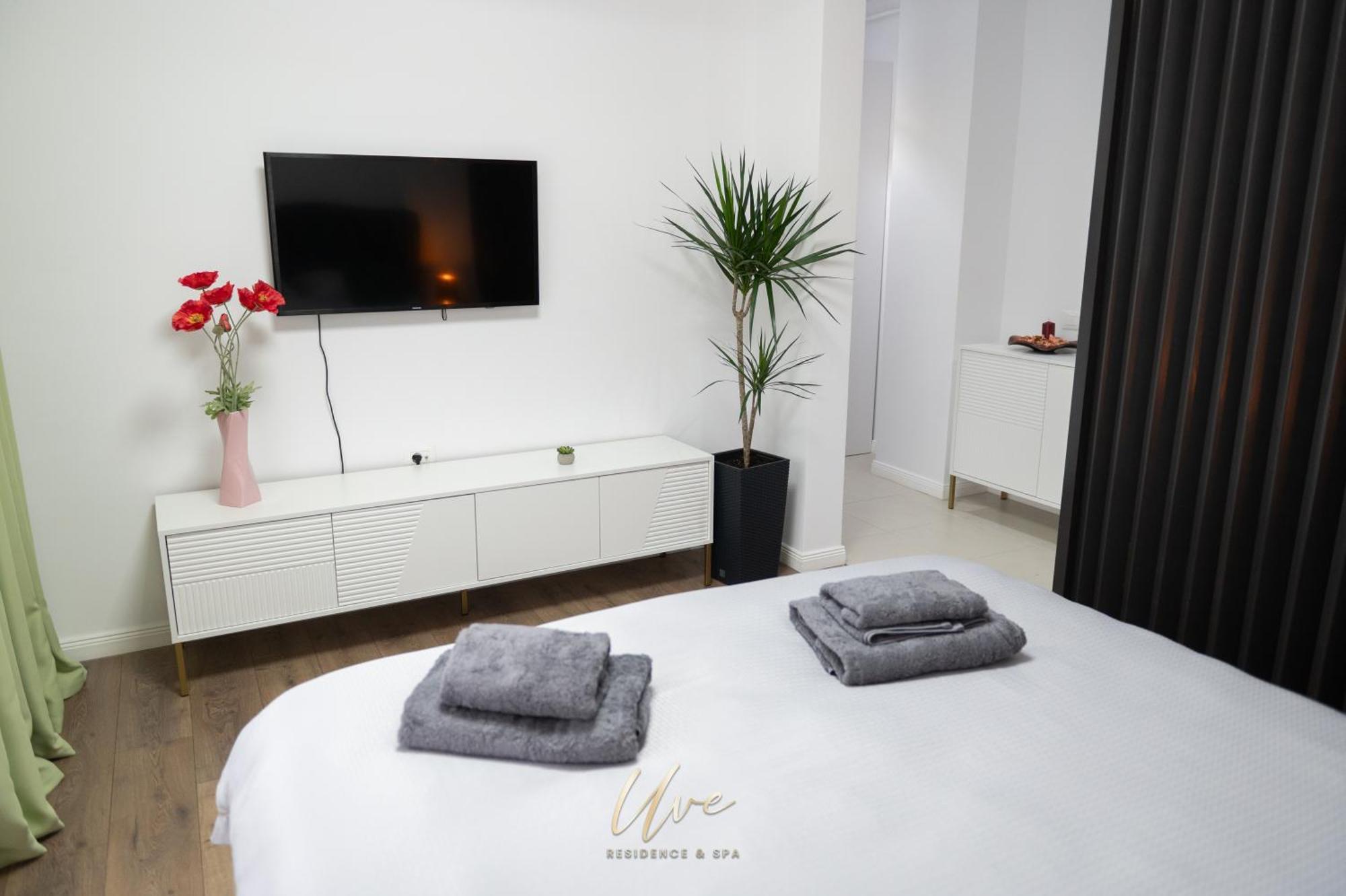 Uve Residence & Spa Piatra Neamt Exterior photo