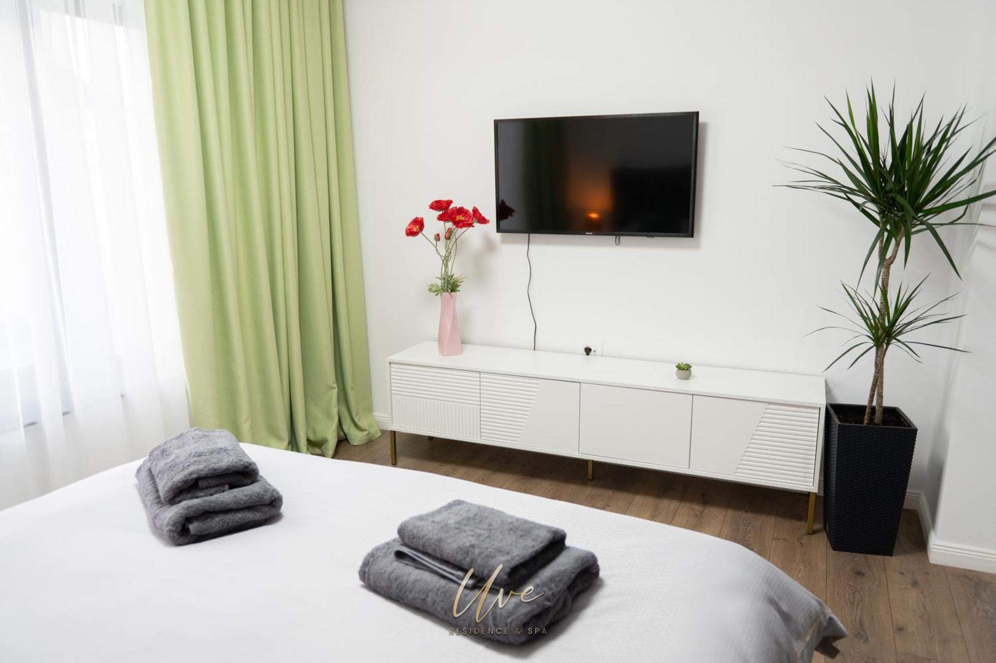 Uve Residence & Spa Piatra Neamt Exterior photo