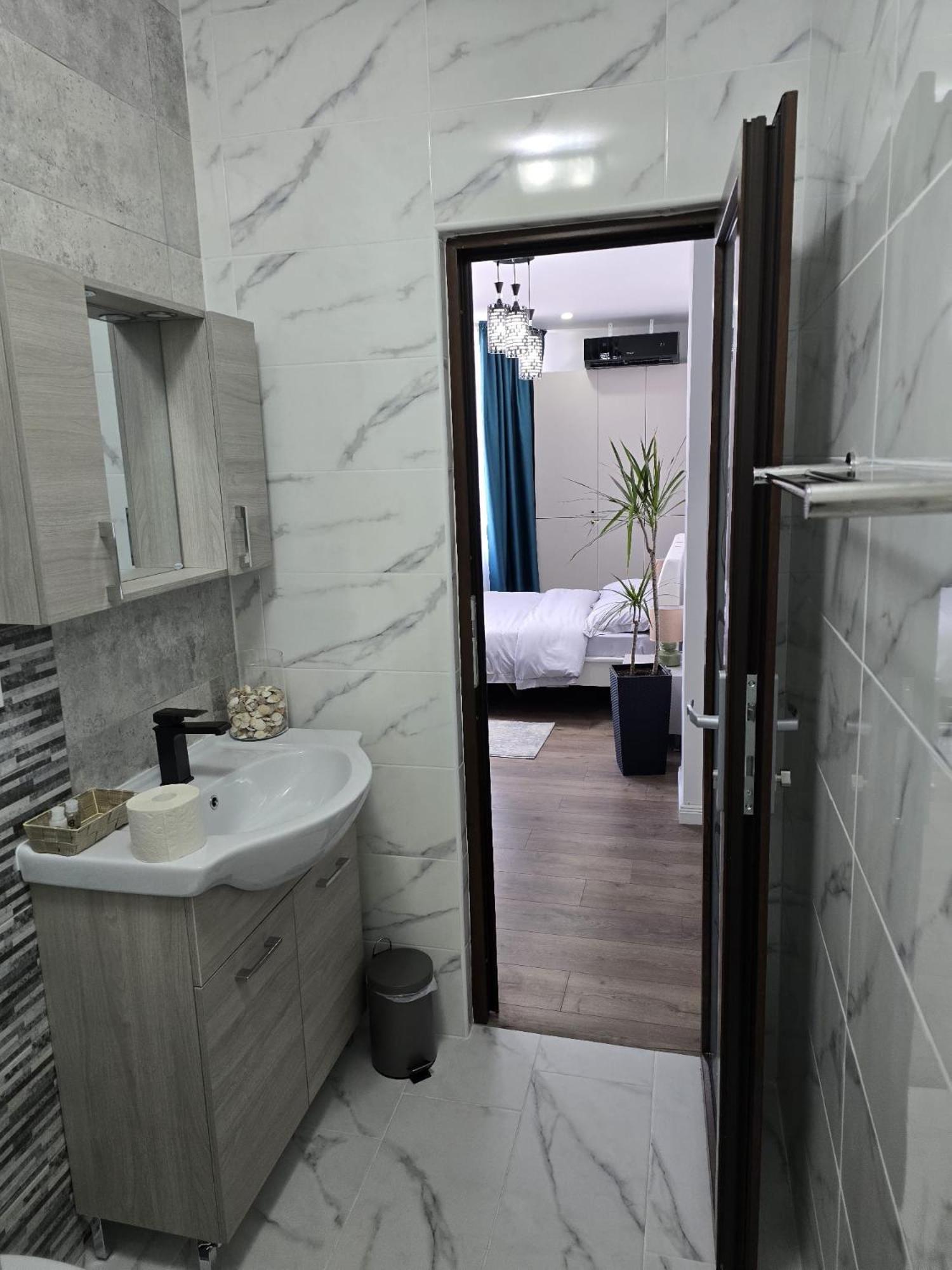 Uve Residence & Spa Piatra Neamt Exterior photo