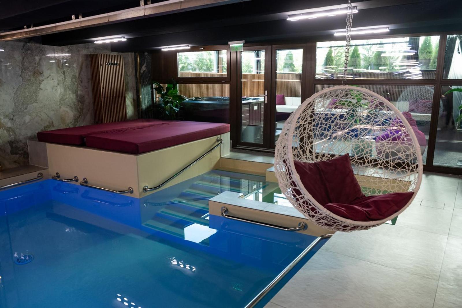 Uve Residence & Spa Piatra Neamt Exterior photo