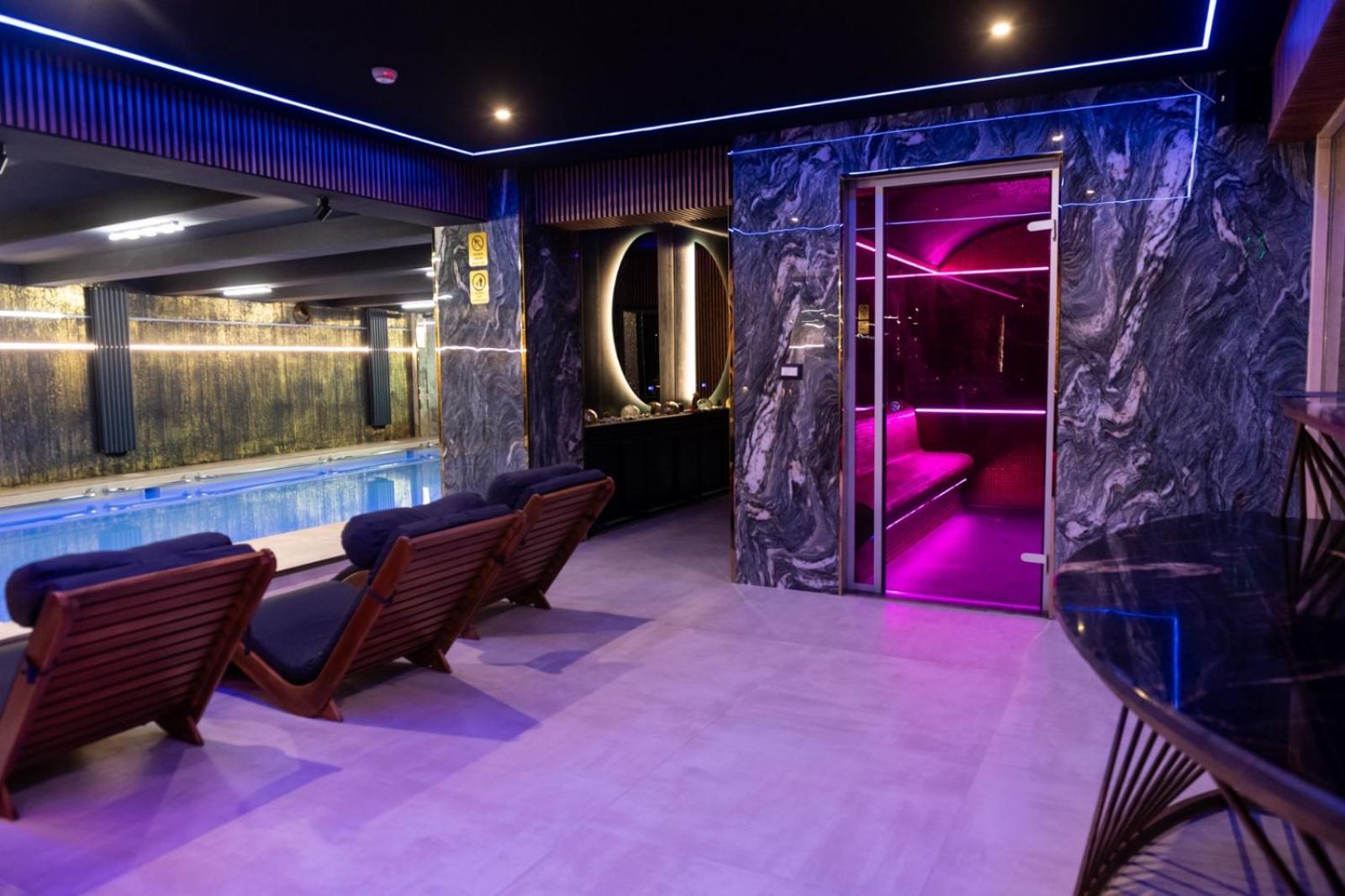 Uve Residence & Spa Piatra Neamt Exterior photo